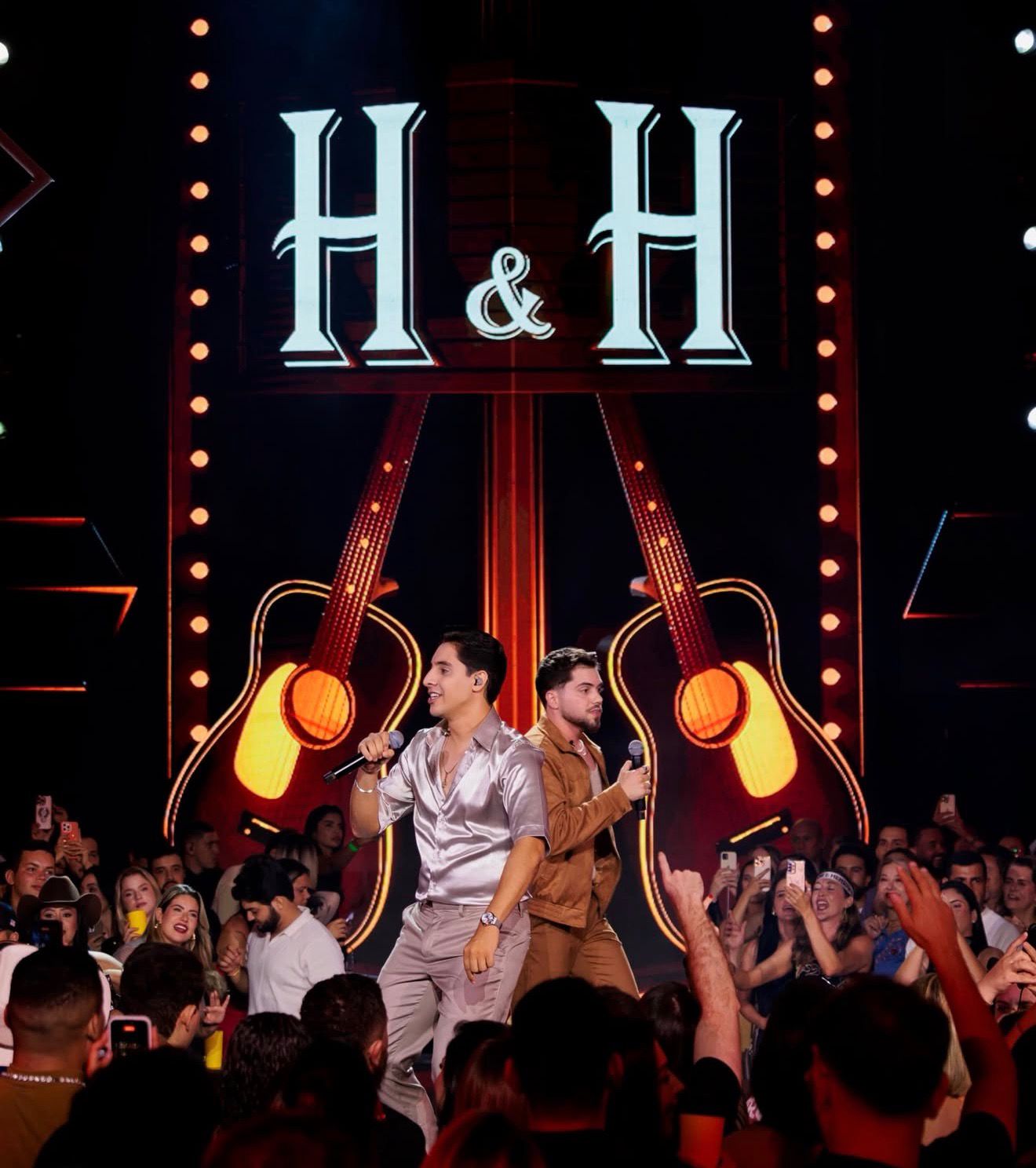 No momento, você está visualizando Heitor & Henrique gravam novo DVD “Passo a Passo” em Goiânia