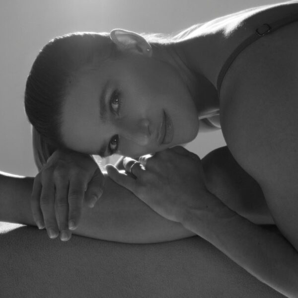 Tatiana Weston-Webb e Jade Barbosa estrelam campanha de Dia das Mães da Track&Field