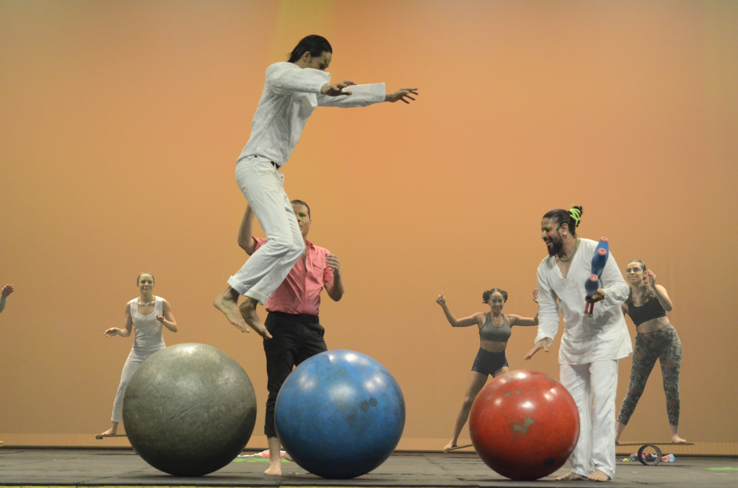 No momento, você está visualizando Alunos do Basileu França apresentam dois espetáculos de circo