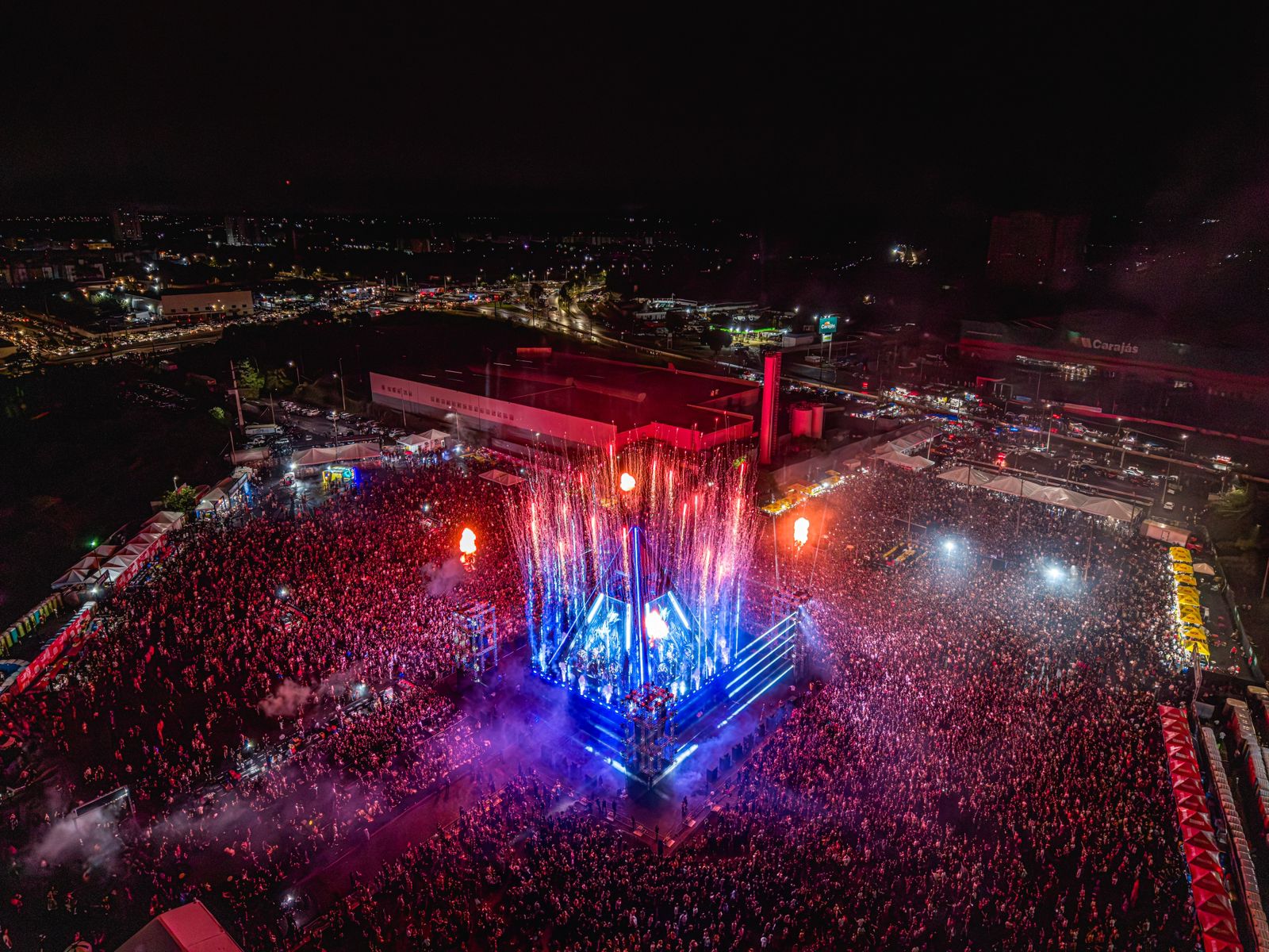 No momento, você está visualizando Em noite histórica no Piauí, Alok leva música eletrônica e espetáculo de drones ao céu de Teresina