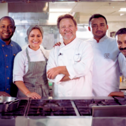 Cucina Mia celebra um ano com jantares especiais com a presença de Claude Troisgros