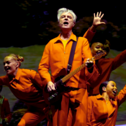 Calvin Klein veste David Byrne para o primeiro fim de semana do Coachella Valley Music and Arts Festival