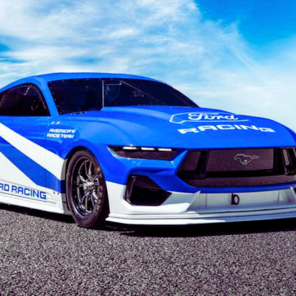 Ford Mustang Cobra Jet 2200 é novo recordista mundial de quarto de milha dos elétricos