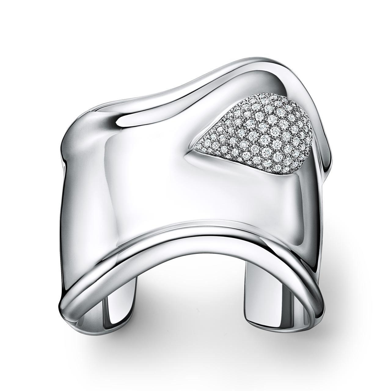 No momento, você está visualizando Tiffany & Co. Revela Colaboração Multifacetada com O Diabo Veste Prada 2, da 20th Century Studios