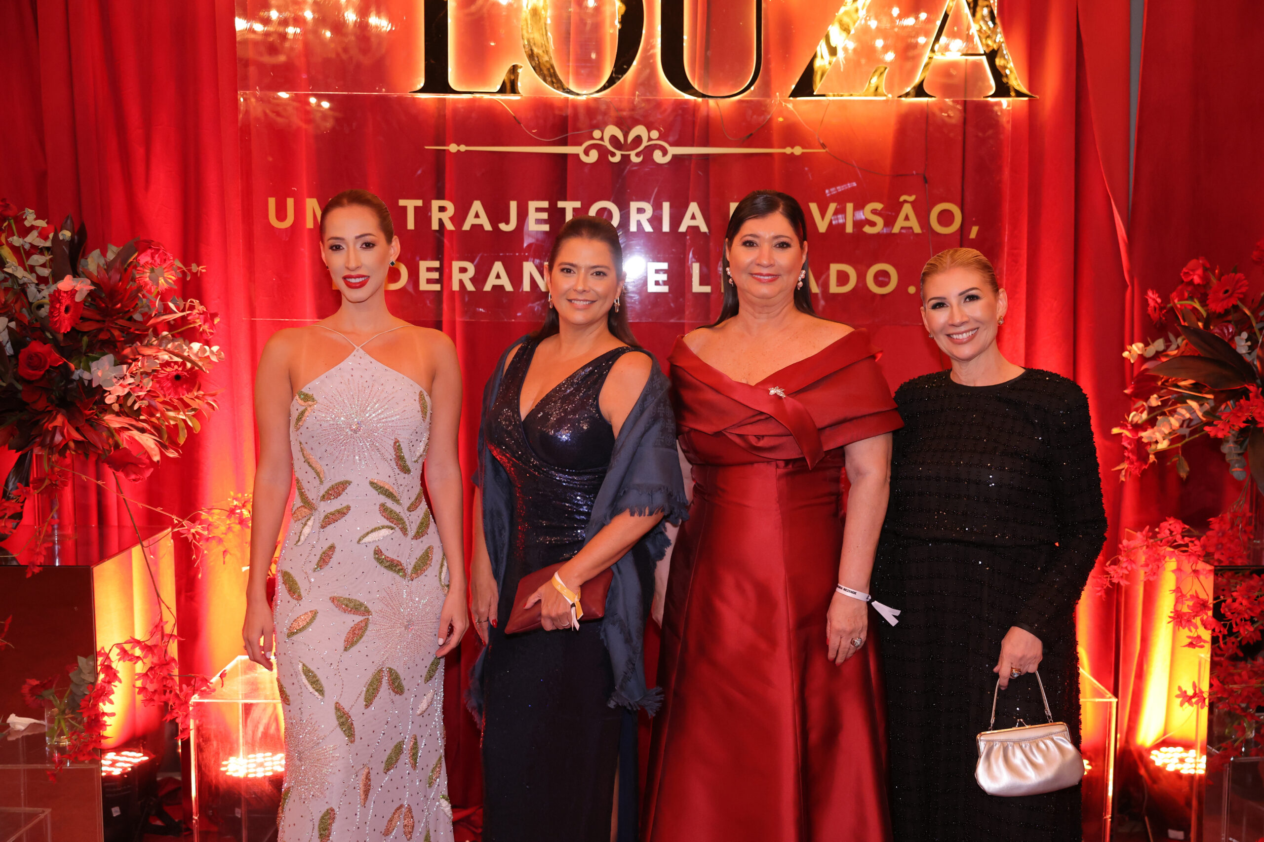 No momento, você está visualizando Homenagem a Lourival Louza