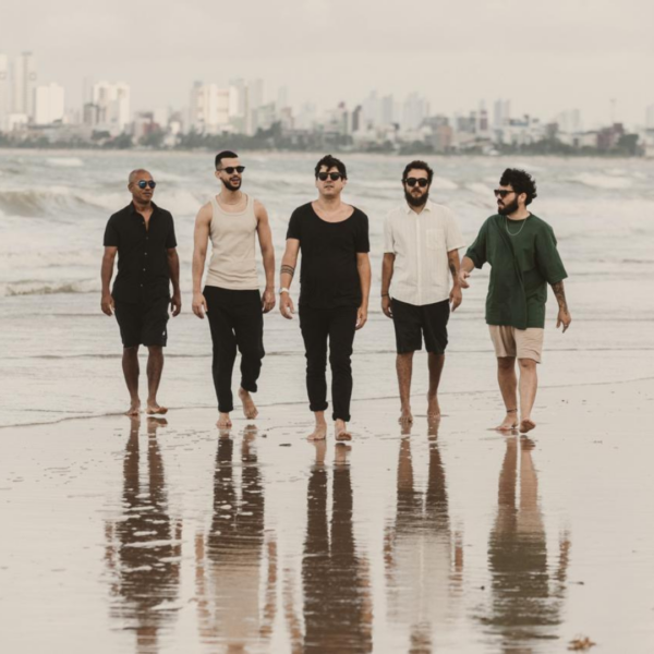 Pedro Faissal & o Meiofree mescla rock com tons psicodélicos em novo EP “Intermares”