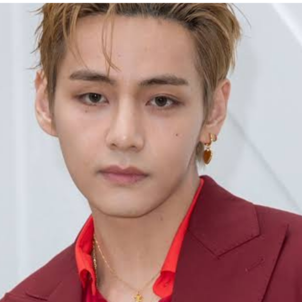 Kim Taehyung vai do Mandarin Oriental à primeira fila da Celine na Paris Fashion Week