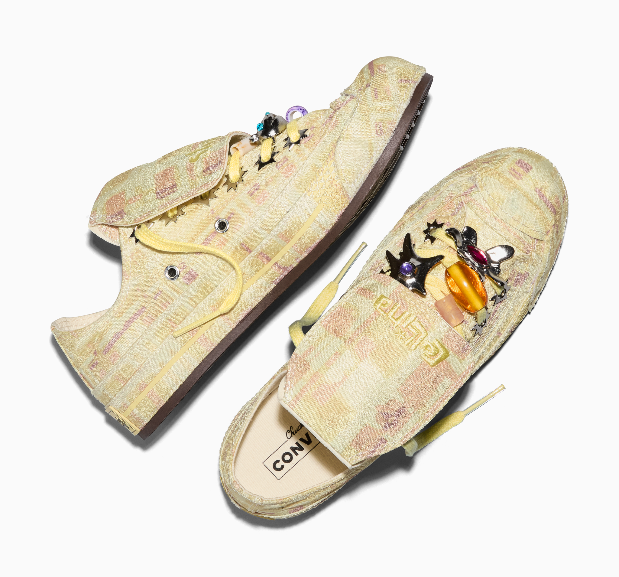 No momento, você está visualizando Converse lança no Brasil collab com a marca americana Collina Strada