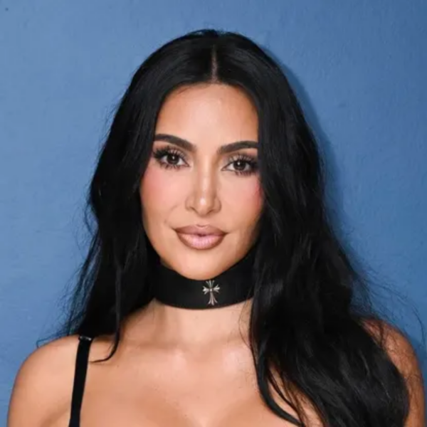 Tecnologia utilizada por Kim Kardashian chega ao Brasil e promete revolucionar tratamentos de flacidez sem cirurgia