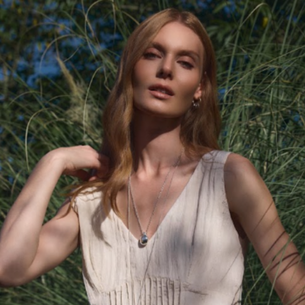Carol Bassi lança “Primeiro Olhar”, preview da coleção Ode à Beleza para o Verão 2027