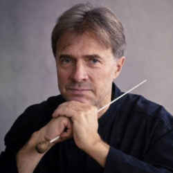 Maestro polonês Paweł Przytocki participa de concerto da Filarmônica de Goiás hoje