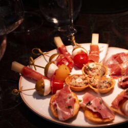 Pobre Juan Goiânia recebe jantar com raro Jamón Joselito Vintage e vinhos Vega Sicilia
