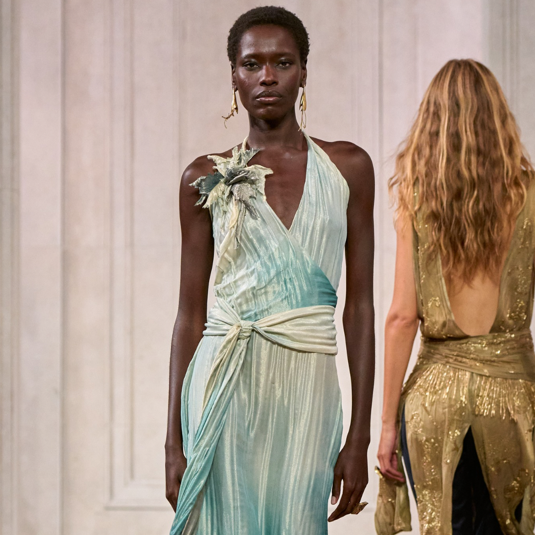 No momento, você está visualizando Ralph Lauren apresenta Spring 2027 com nova interpretação do romance