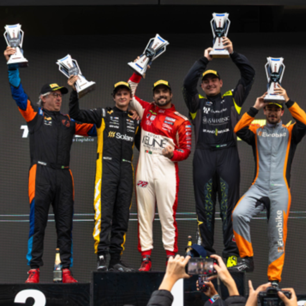 Caio Castro e Luiz Felipe Tavares vencem etapa da BMW M2 Cup em Interlagos