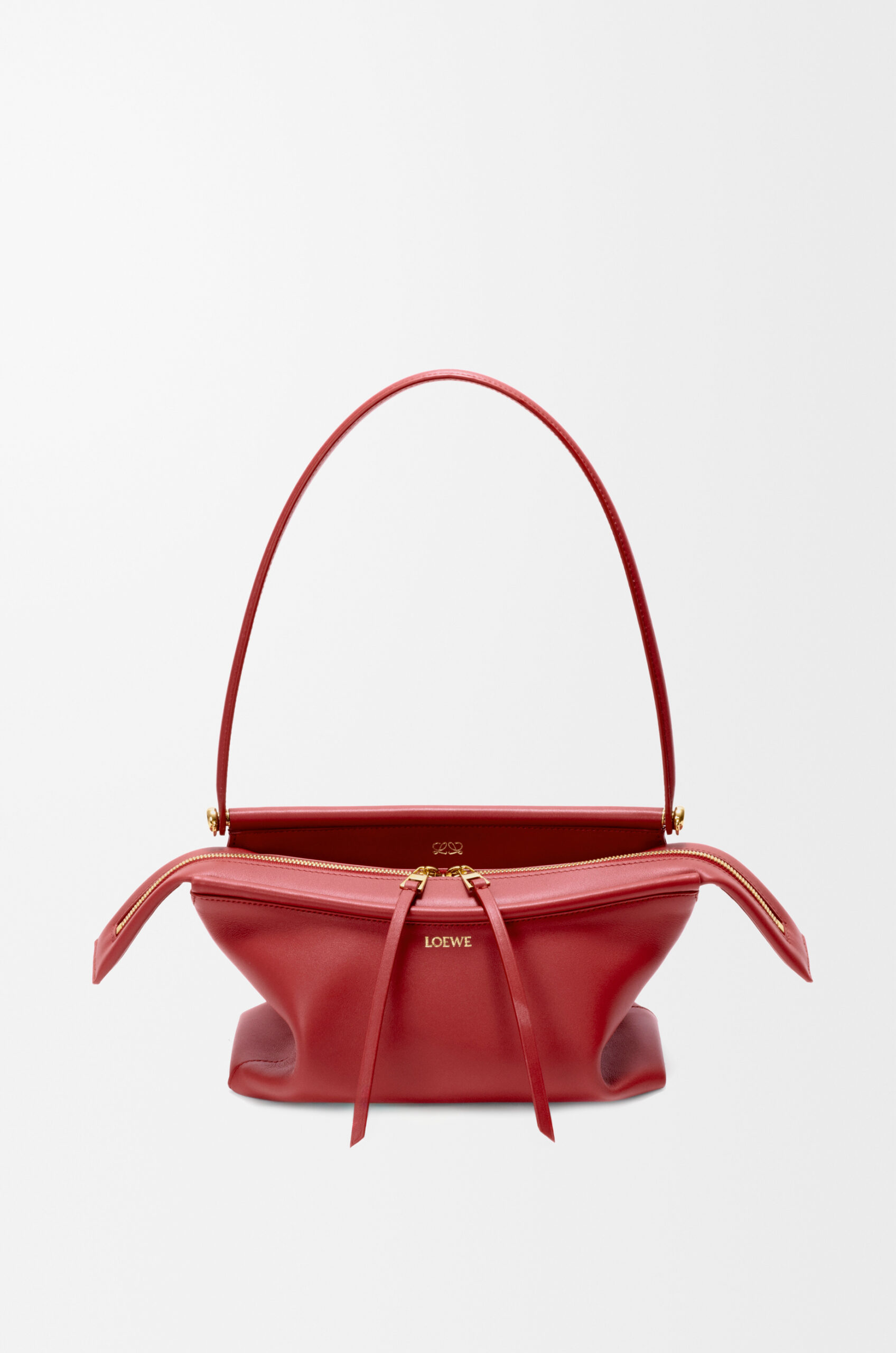 No momento, você está visualizando LOEWE apresenta a nova bolsa Whisker em Los Angeles
