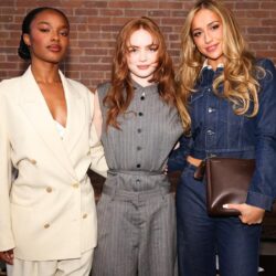 ROSALÍA, Pamela Anderson e Emily Ratajkowski prestigiam desfile da Calvin Klein em Nova York