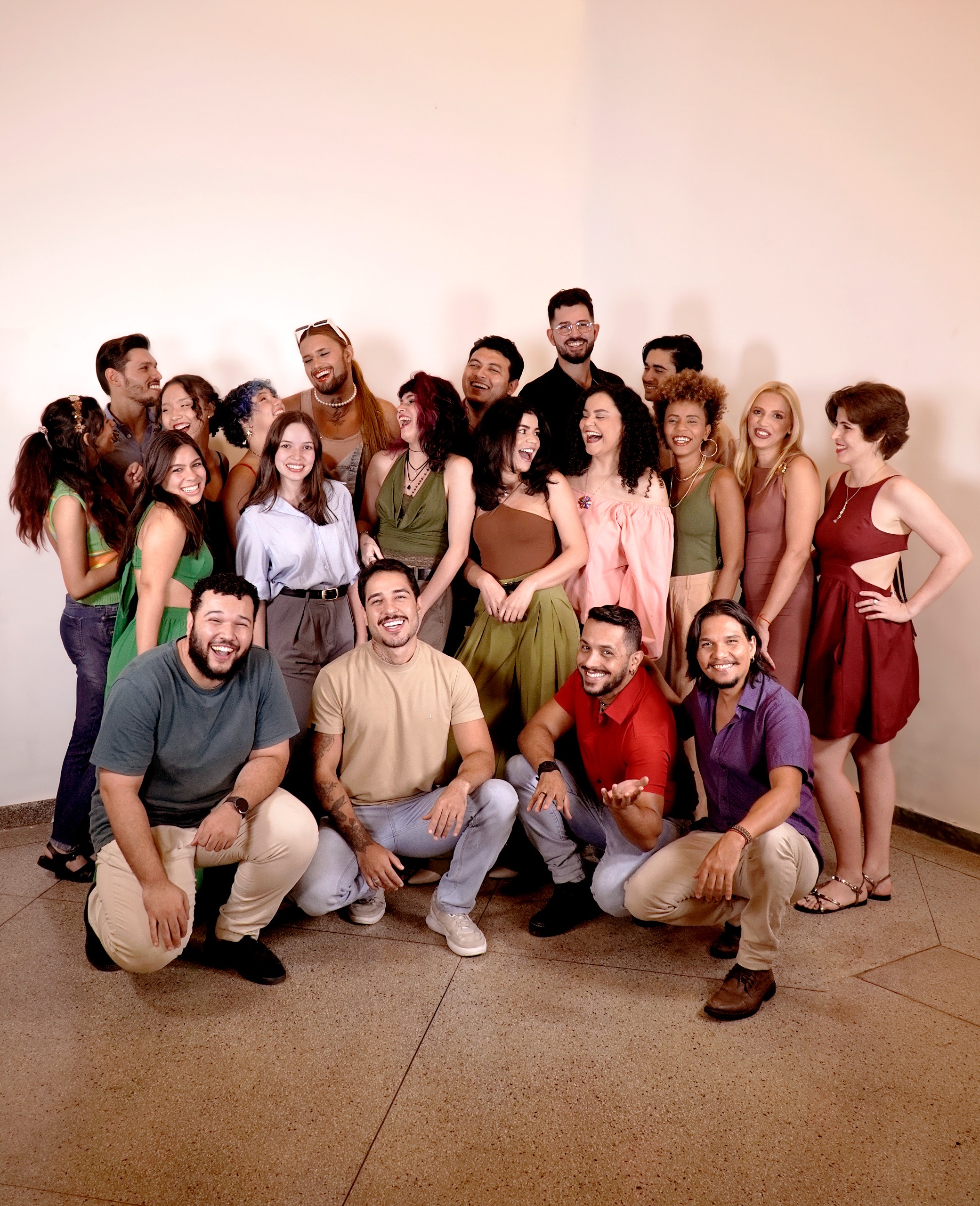 No momento, você está visualizando Basileu França apresenta espetáculo musical “Pop Hits” em Goiânia